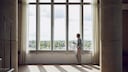 Mensch am Fenster
