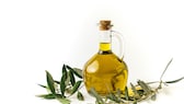 Im Haushalt kann man Olivenöl vielseitig einsetzen