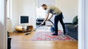 Staubsauger in der Wohnung