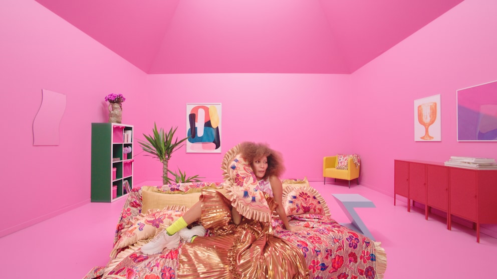 Die neue Ikea-Kollektion von Zandra Rhodes im Check