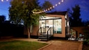 Tiny House bei Nacht