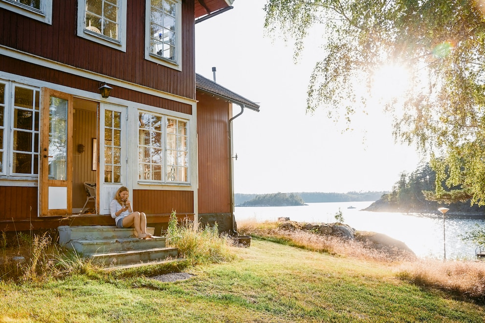 Ein skandinavisches Haus am See