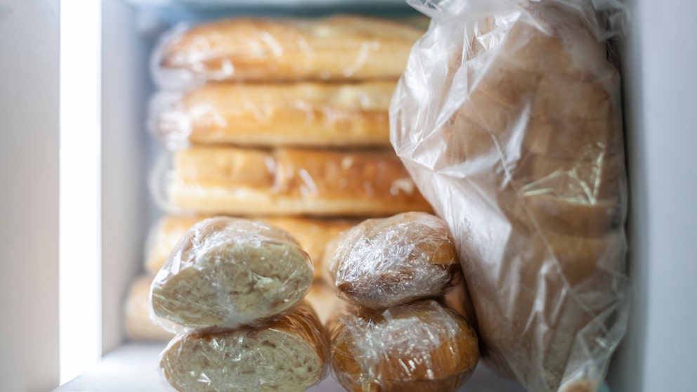 Brot und Brötchen in einem Tiefkühlfach