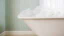 Badezusätze Wanne: Eine Badewanne mit Schaum