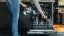 Räumt man die Geschirrspülmaschine richtig ein, wird auch sehr dreckiges Geschirr ohne Probleme sauber