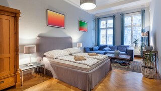 Ein Boxspringbett soll besonders bequem sein, hat aber auch seinen Preis. Lohnt sich eine Anschaffung?