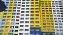 Serielles Bauen: Ostberliner Plattenbau mit bunt bemalter Fassade