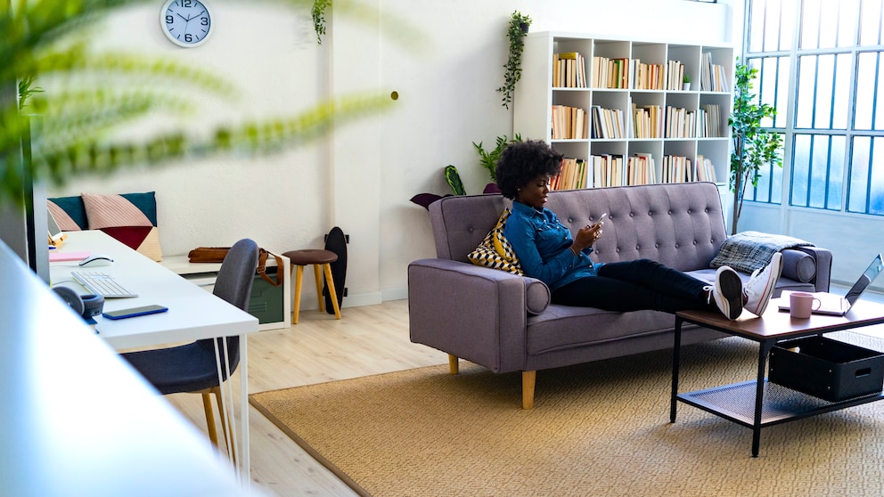 Bücherregal im Wohnzimmer