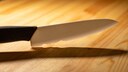 Keramikmesser: Großaufnahme eines Keramikmessers mit brüchiger Klinge