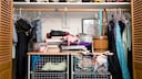 Kleiderschrank unordentlich