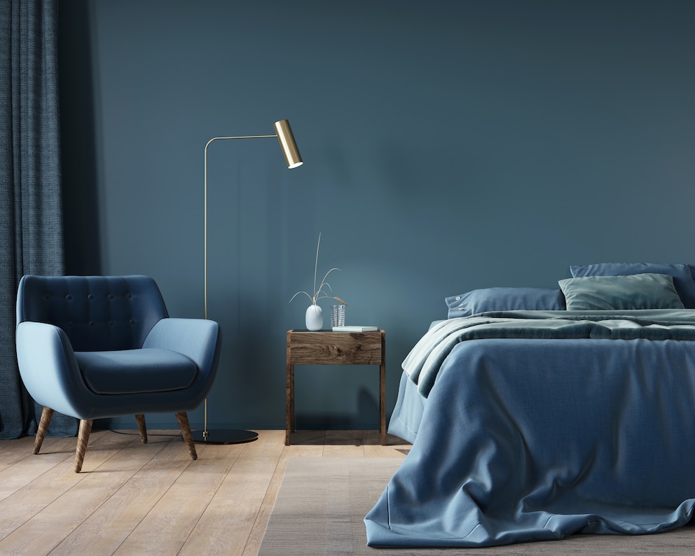 Schlafzimmer mit blauer Wandfarbe