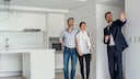 Verzichtet man beim Immobilienverkauf auf einen Makler, spart man nicht nur die Kosten – sondern hat auch noch einige weitere Vorteile