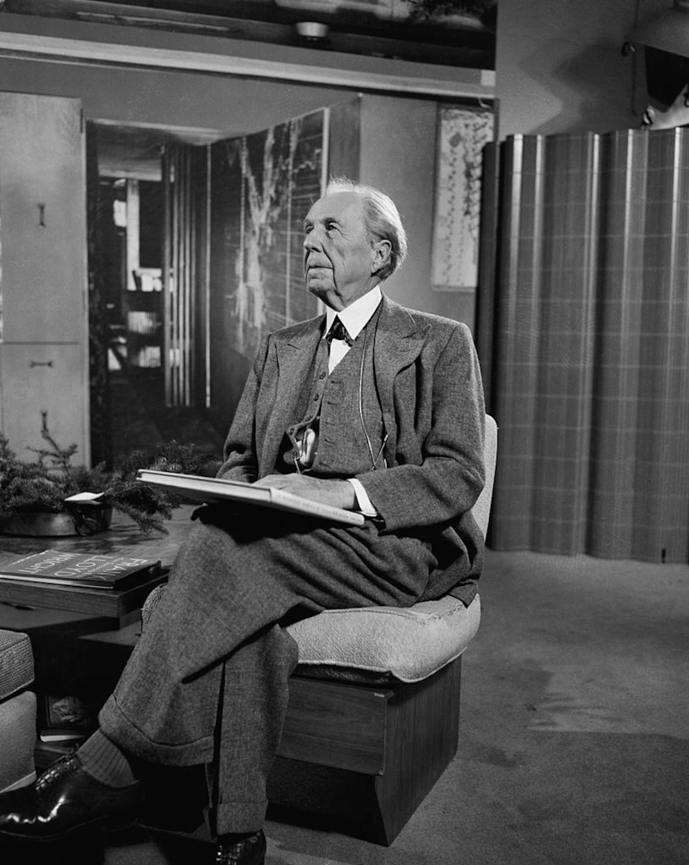 Architekt Frank Lloyd Wright während eines Interviews am 8. Mai 1953