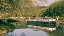 Hausboot: Ein Hausboot am Kanalufer