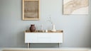 ansprechend dekoriertes Sideboard