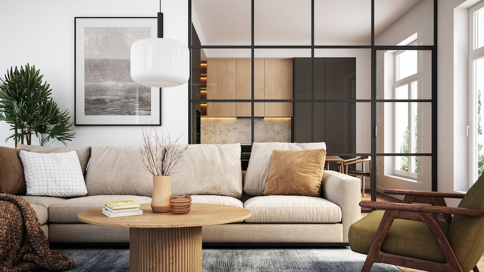 Modern eingerichtetes Wohnzimmer mit großzügigem Socialising-Bereich