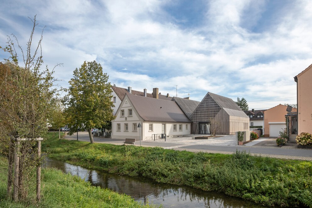 Die neue Bücherei in der Gemeinde Gundelsheim, entworfen von Schlicht Lamprecht Architekten, fertiggestellt 2020