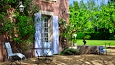 Ein französischer Garten lädt zum Verweilen und Tagträumen an