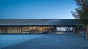 Das Kunstmuseum Nakagawa-machi Batō Hiroshige des Architekten Kengo Kuma besteht aus einheimischem Zedernholz und Washi (handgeschöpftem Papier)