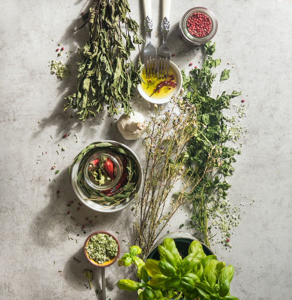 Als Bündel getrocknet, kann man die Kräuter als „Blumenstrauß“ anordnen, um sie zu verschenken