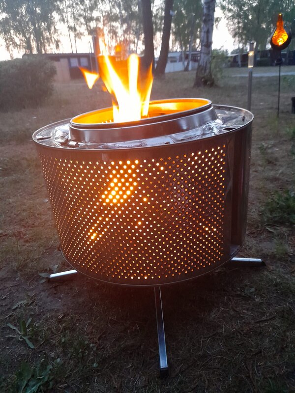 Eine alte Waschmaschinentrommel eignet sich wunderbar als Feuerschale.