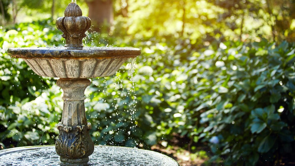 Springbrunnen im Garten