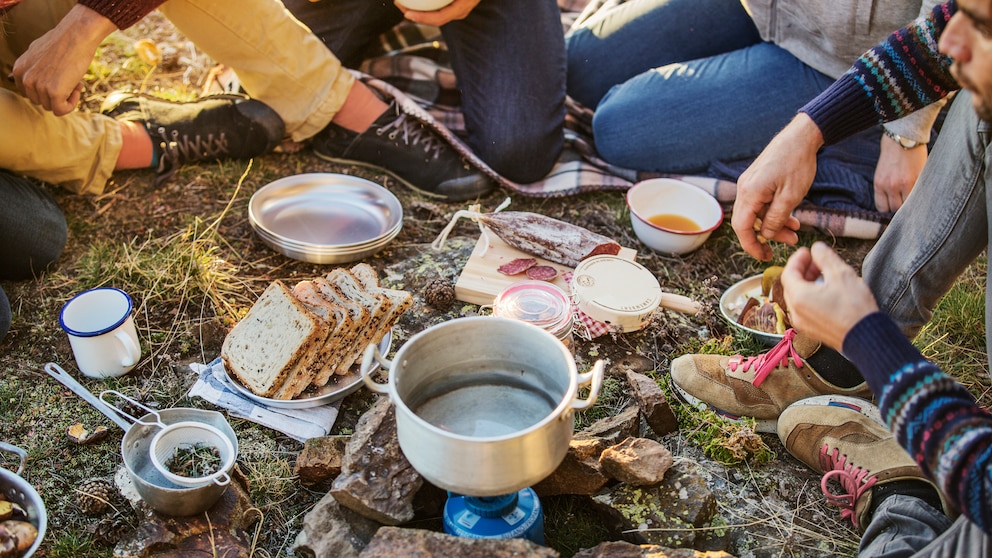 Es gibt Möglichkeiten ohne Strom oder Gas zu kochen