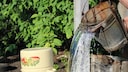 Gerade, wenn es sehr heiß und trocken ist, fragen sich viele, ob es erlaubt ist wasser aus dem Teich nebenan zu nutzen.