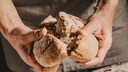 Brot muss nicht immer im Ofen gebacken werden, es gibt mehrere M&ouml;glichkeiten Brot ohne Ofen zu backen