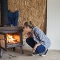 Achtung, Bußgeld! Alte Zeitungen nicht im Kamin verbrennen