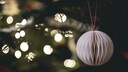 Bruchfester Baumschmuck aus Papier