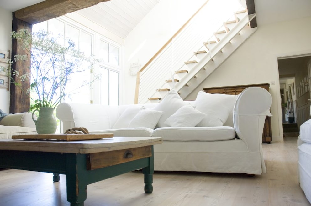 Flea market furniture in a sustainably furnished living room