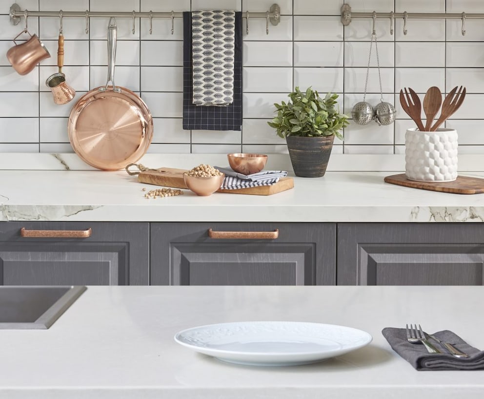 Contrasts in the modern country kitchen