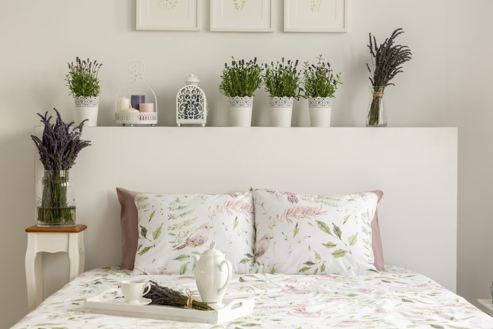 Floral patterns in the bedroom