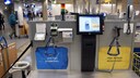 Es gibt blaue und gelbe IKEA-Taschen, aber nur eine von beiden darf man mitnehmen