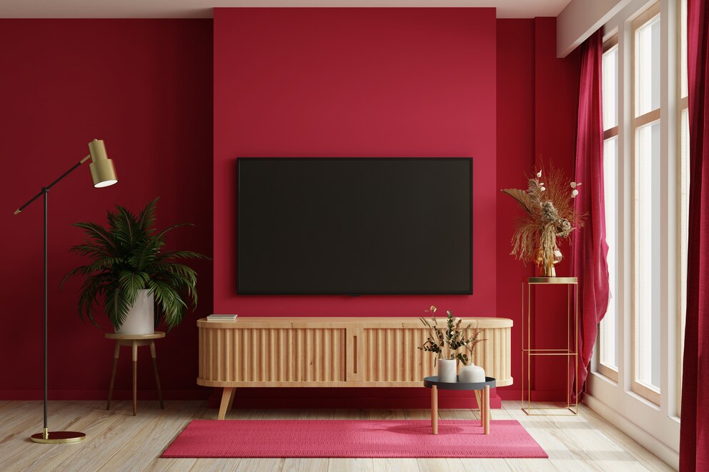 Viva Magenta als Tapetenfarbe an der Wand