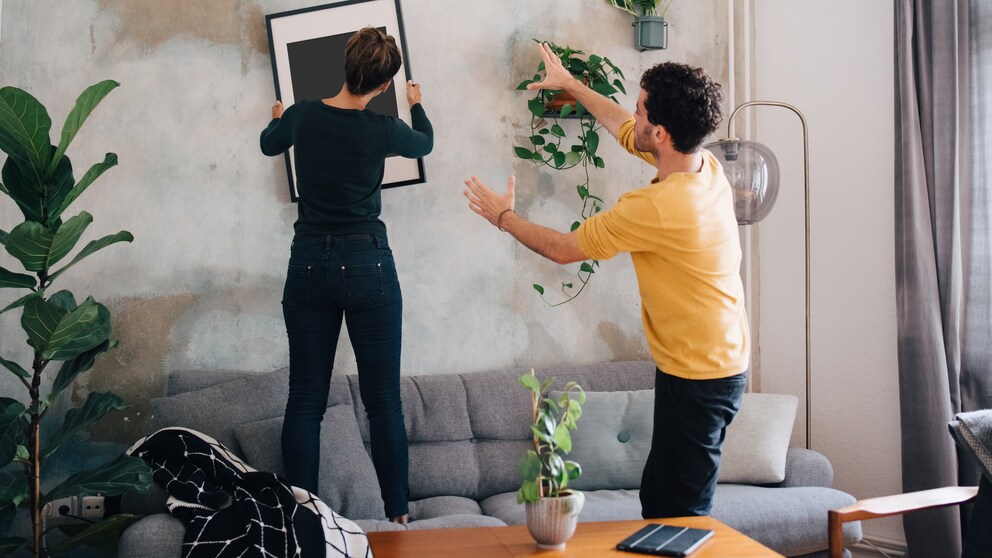 Wenn Pärchen in die erste gemeinsame Wohnung ziehen, ist Streit leider meist vorprogrammiert. In vielen Fällen streiten man sich wegen verschiedener Geschmäcker, was die Einrichtung angeht
