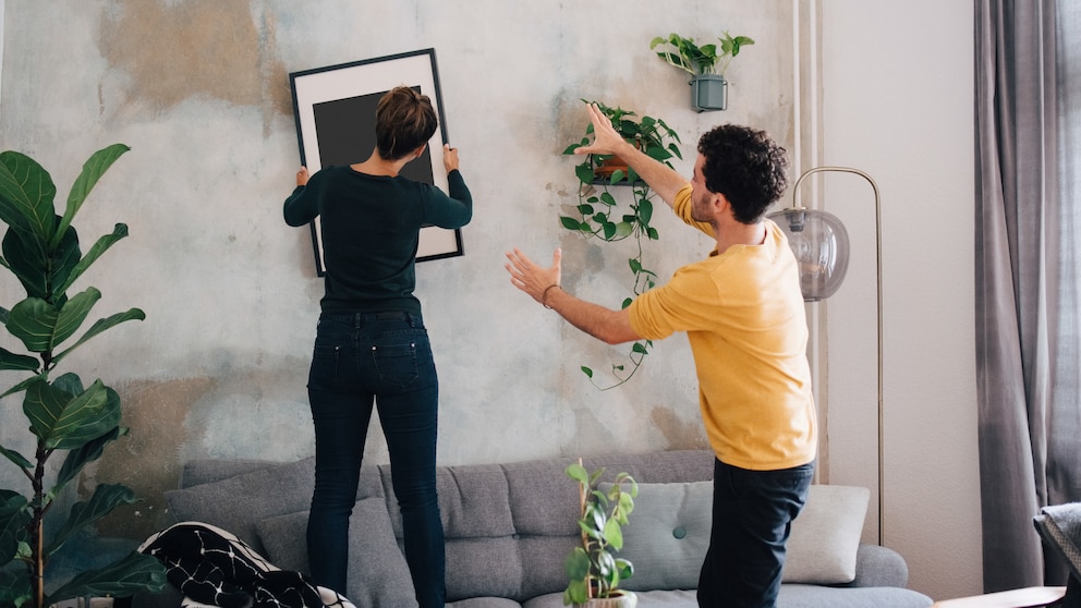 Wenn Pärchen in die erste gemeinsame Wohnung ziehen, ist Streit leider meist vorprogrammiert. In vielen Fällen streiten man sich wegen verschiedener Geschmäcker, was die Einrichtung angeht