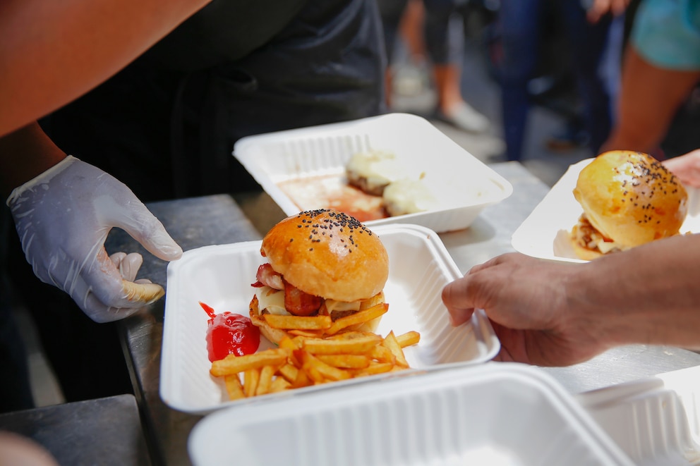 Wenn man sich Burger liefern lässt, kommen sie meist in Styroporverpackungen