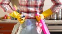 Beim Putzen sollten zwei Putzmittel nicht gemischt werden