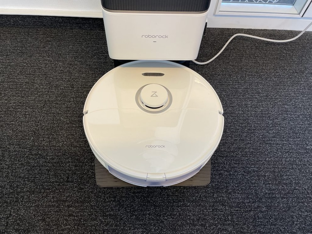 The vacuum in the charging and suction station