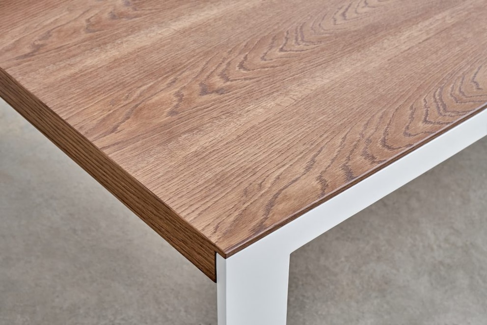 Table with veneered surface