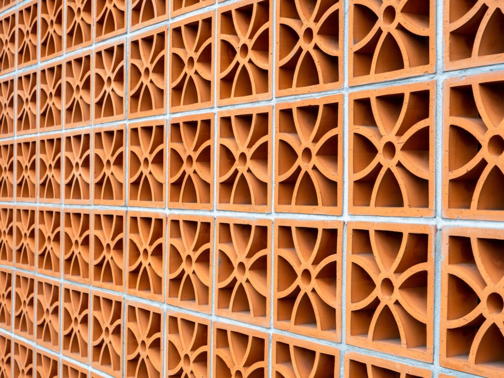Wall with shaped bricks