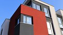 Hausfassade mit verschiedenen Farbanstrichen