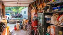 Voll gestellte Garage
