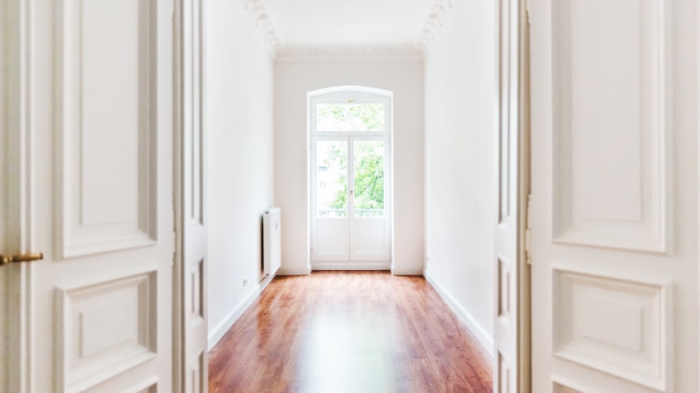 Flügeltüren, Kassettenfenster und Stuckornamente sind typisch für Gründerzeit-Wohnungen