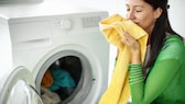 MIt der zeit können Handtücher hart werden, das kann man mit einfachen Mitteln verhindern