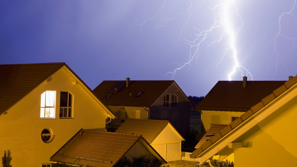 ist es tatsächlich möglich, dass eine Solaranlage auf dem Dach einen Blitzeinschlag begünstigt