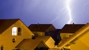 ist es tatsächlich möglich, dass eine Solaranlage auf dem Dach einen Blitzeinschlag begünstigt