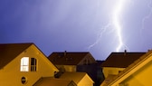 ist es tatsächlich möglich, dass eine Solaranlage auf dem Dach einen Blitzeinschlag begünstigt